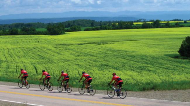 Cycling the Veloroute Des Bleuets. | Jean Tanguay