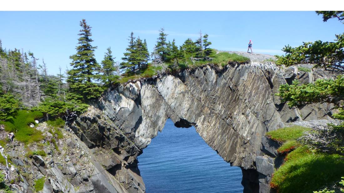 The day hike culminates at the massive Berry Head sea arch | <i>Caroline Mongrain</i>