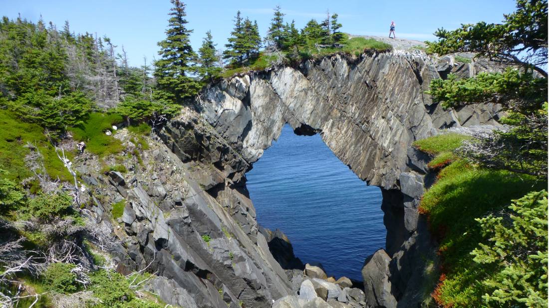 The day hike culminates at the massive Berry Head sea arch | <i>Caroline Mongrain</i>