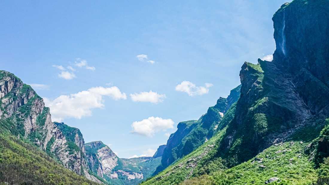 Spectacular view of the Western Brook Pond in Gros Morne NP |  David Gray