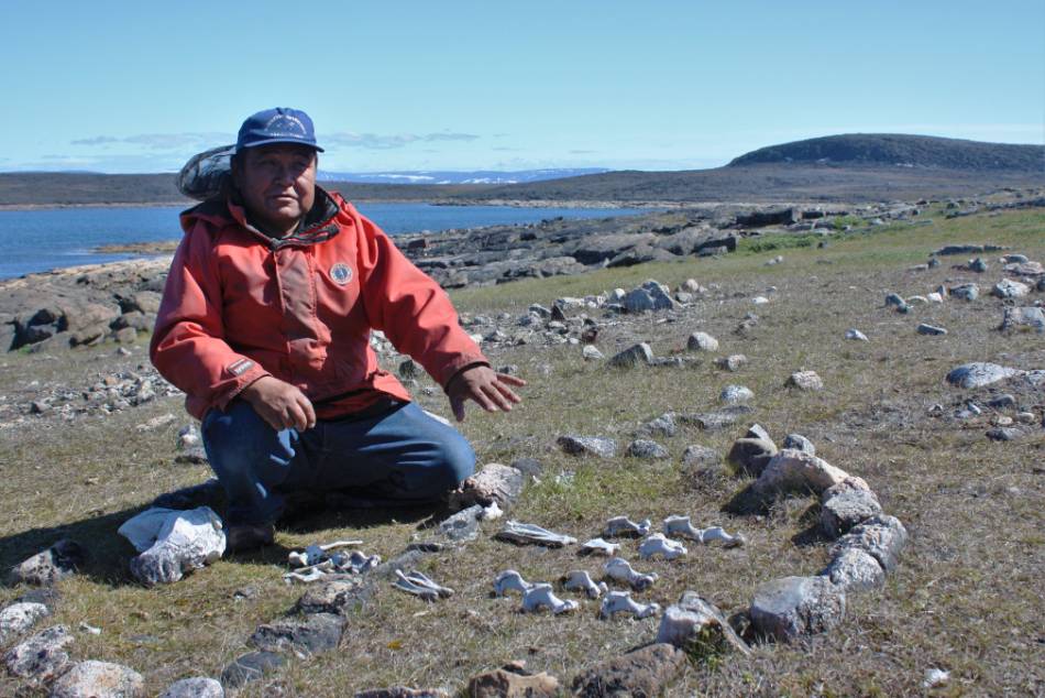 Inuit guide at Kekerton Island Territorial Park | <i>Louis-Philip Pothier</i>