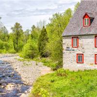 Beautiful stone cottage on King's Road, Quebec | Andriy Blokhin
