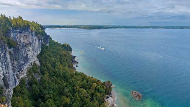 Cliffside overlooking the turquoise waters of Georgian Bay | Pete Heck