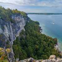 Cliffside overlooking the turquoise waters of Georgian Bay | Pete Heck