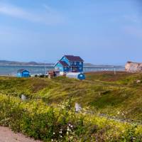 Pass by colourful houses while hiking the archipelago | André Quenneville