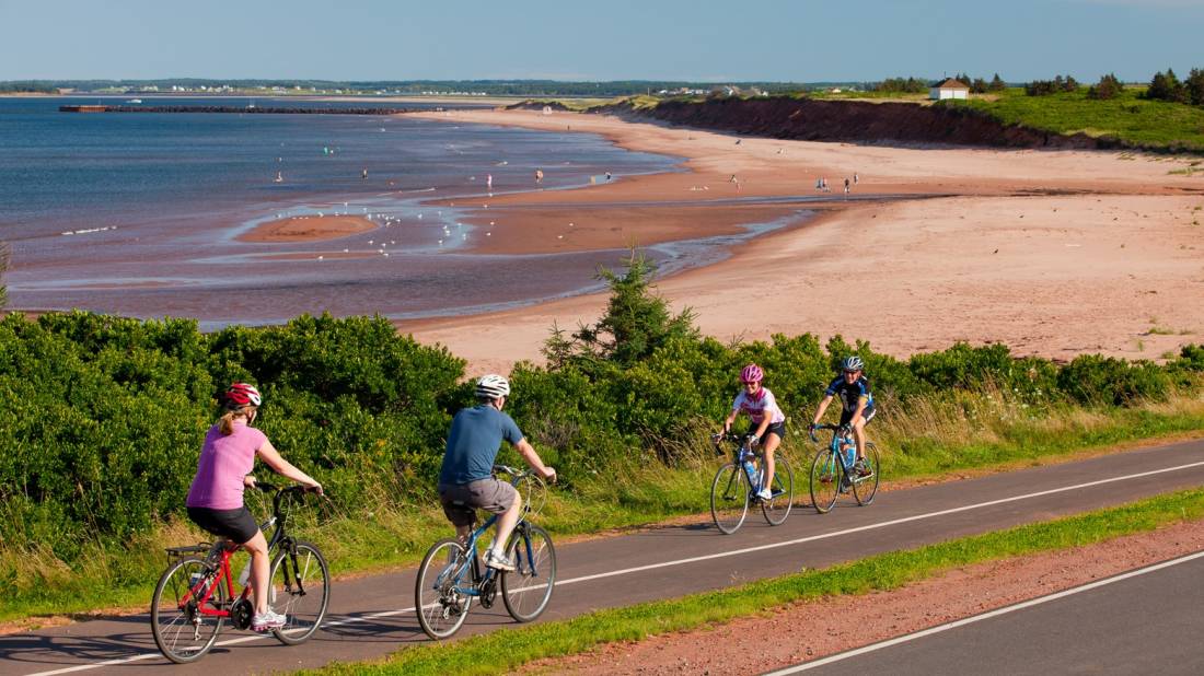 Cycling along the coast in Prince Edward Island National Park | <i>Tourism PEI / John Sylvester</i>