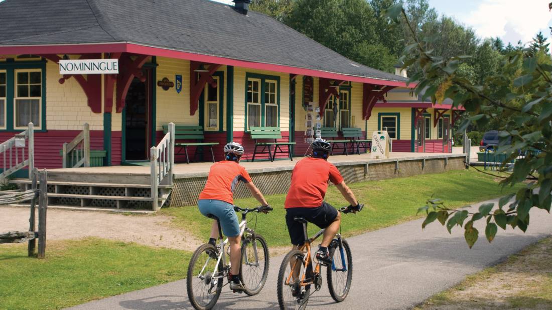 The old train station in Nominingue, P'tit Train du Nord linear park | <i>©Tourisme Laurentides</i>