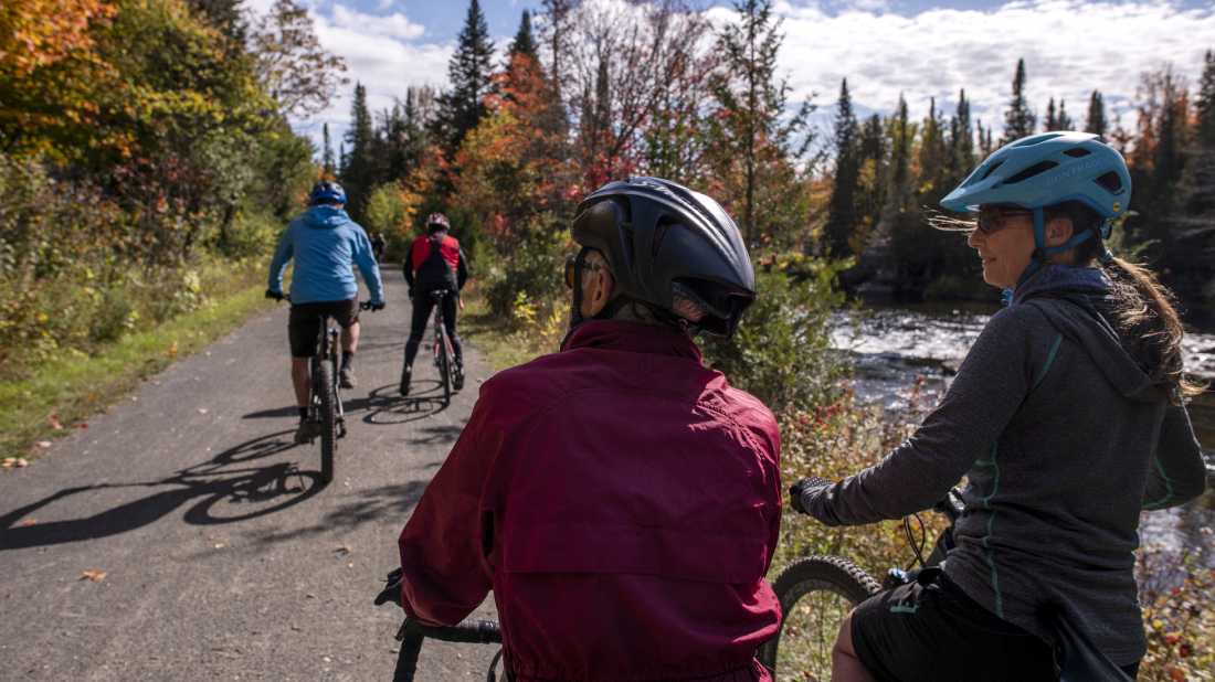 Create lasting friendships along the Trans Canada Trail | Laurentides © GouvQc Gaëlle Leroyer