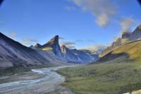 Thor Peak slopes downward at an average angle of 105 degrees |  <i>©Parks Canada/Eric Brown</i>