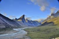 Thor Peak slopes downward at an average angle of 105 degrees |  <i>©Parks Canada/Eric Brown</i>