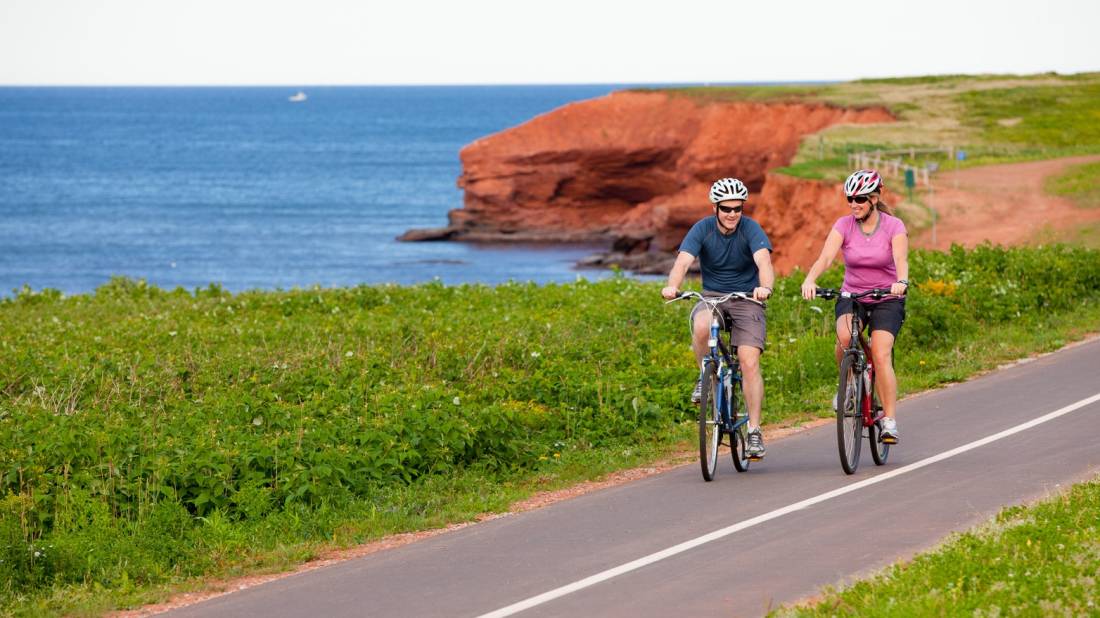 Cycling the Gulf Shore in PEI National Park |  <i>Tourism PEI/John Sylvester</i>